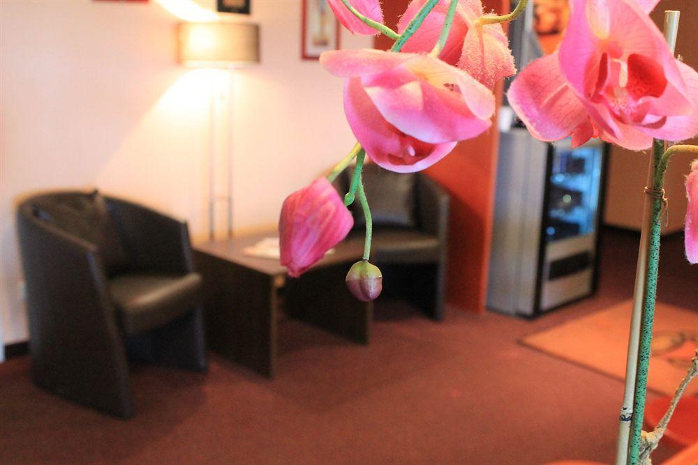 Quick Palace Hotel นัวแยลส์-โกโดลต์ ภายนอก รูปภาพ